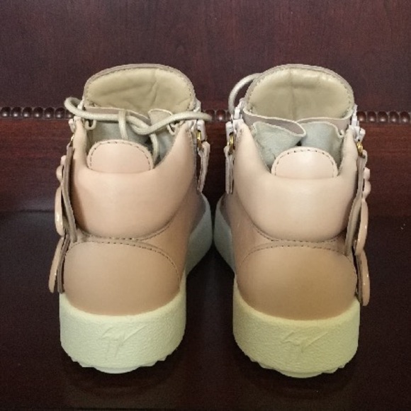 BRAND NEW!! Giuseppe Zanotti - May London w/ Wings US 4 | IT 34 (NIB) - Picture 4 of 6